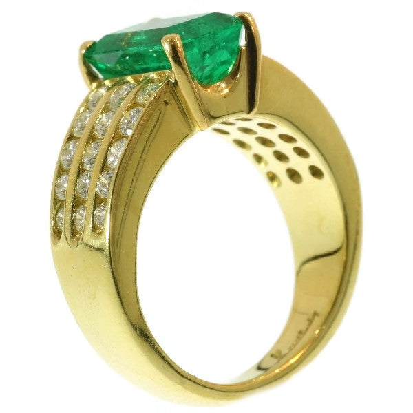 Vintage Kutchinsky 2.33 Carat Natural Emerald and Diamond 18 Carat Yellow Gold Ring