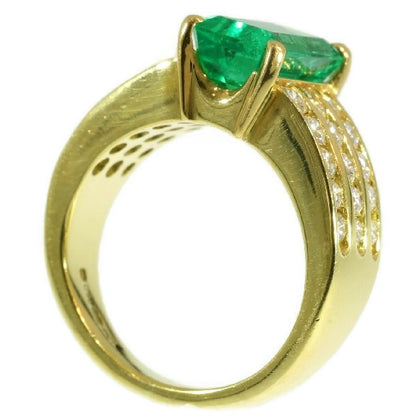 Vintage Kutchinsky 2.33 Carat Natural Emerald and Diamond 18 Carat Yellow Gold Ring