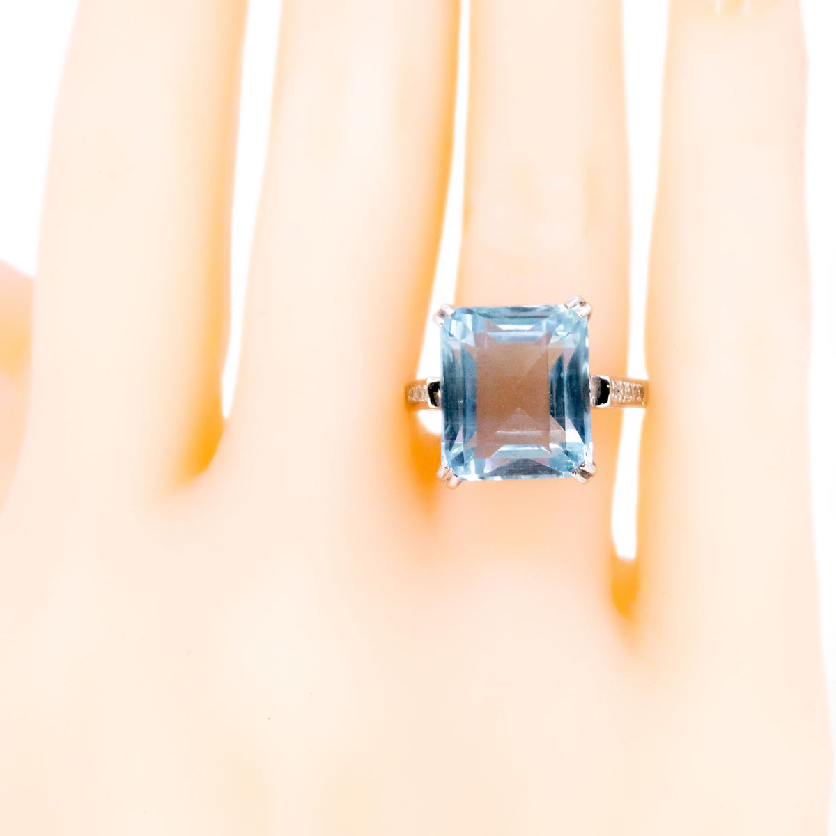 Vintage 14 Carat White Gold Aquamarine and Diamond Cocktail Ring, 9.00 Carats