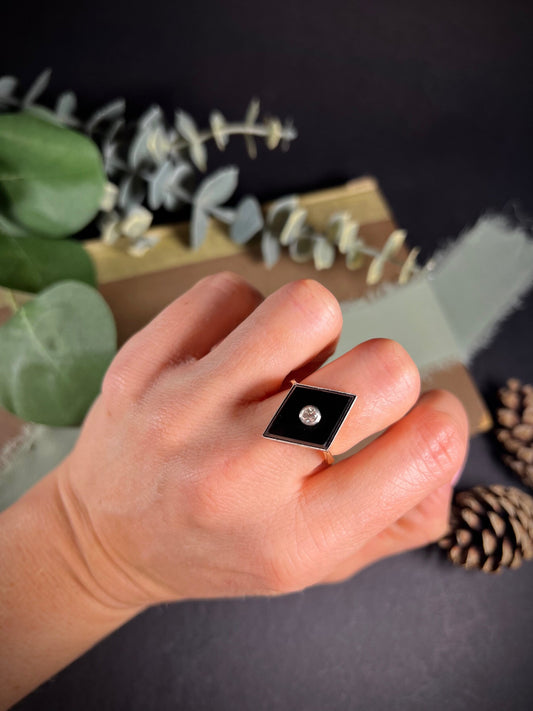 Antique 18ct Yellow Gold, 1920s Art Deco era Onyx & Diamond Ring