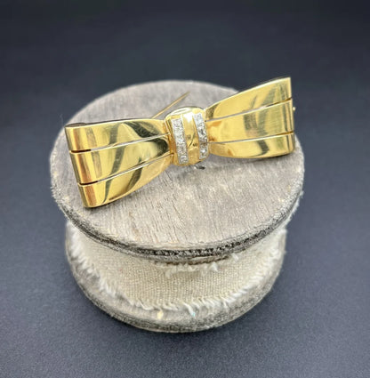 Vintage 1940s Cushion Cut Diamond Set 18ct Gold Bow Brooch