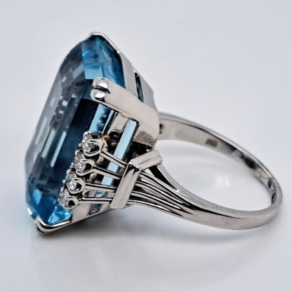 Vintage 1940s Retro 27cts Aquamarine and Diamond Cocktail Ring in Platinum