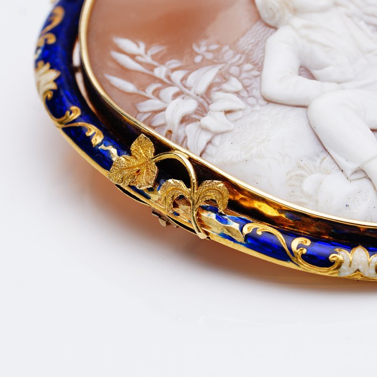 Antique Victorian 15ct Gold Blue Enamel Cameo Brooch