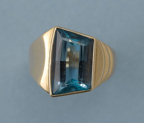 Contemporary 3.20ct Aquamarine and 18ct Gold Asymmetrical Signet Ring