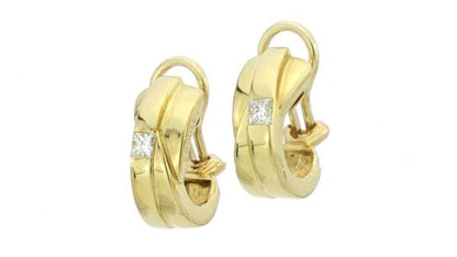 Vintage Boodles Diamond set 18ct Yellow Gold Clip on Earrings; each set with a 0.15 carat princess cut diamond. Comes in original box. Circa 1970s