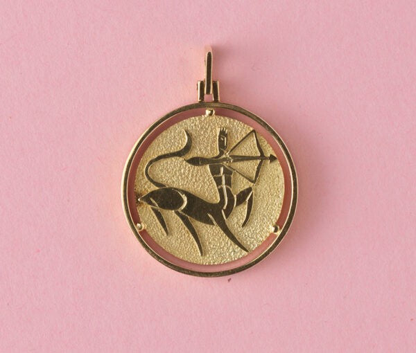 Vintage 18ct Yellow Gold Sagittarius Pendant; circular pendant featuring Sagittarius Zodiac star sign in relief on a textured background, with polished surround