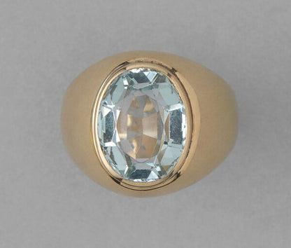 Vintage Oval Aquamarine and 18ct Rose Gold Signet Ring; bezel set with an oval facetted light aquamarine. A unique unisex pinky signet ring