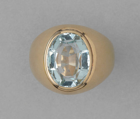 Vintage Oval Aquamarine and 18ct Rose Gold Signet Ring; bezel set with an oval facetted light aquamarine. A unique unisex pinky signet ring