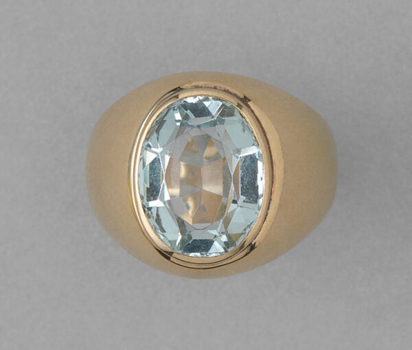 Vintage Oval Aquamarine and 18ct Rose Gold Signet Ring; bezel set with an oval facetted light aquamarine. A unique unisex pinky signet ring
