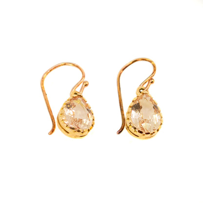 Contemporary 14 Carat Yellow Gold Morganite Drop Earrings