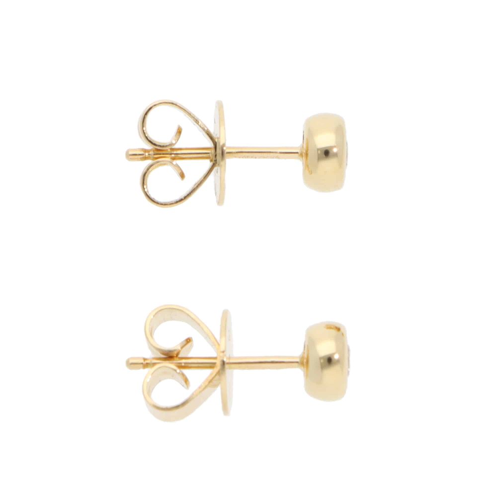 Diamond stud earrings in gold.