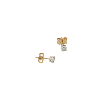 Diamond stud earrings in gold.