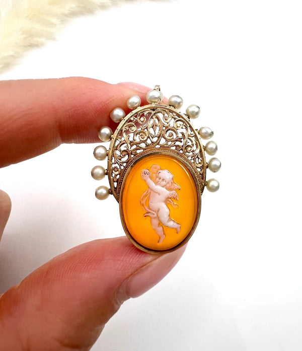 Antique 18 Carat Yellow Gold Hardstone and Natural Seed Pearl Cherub Cameo Pendant