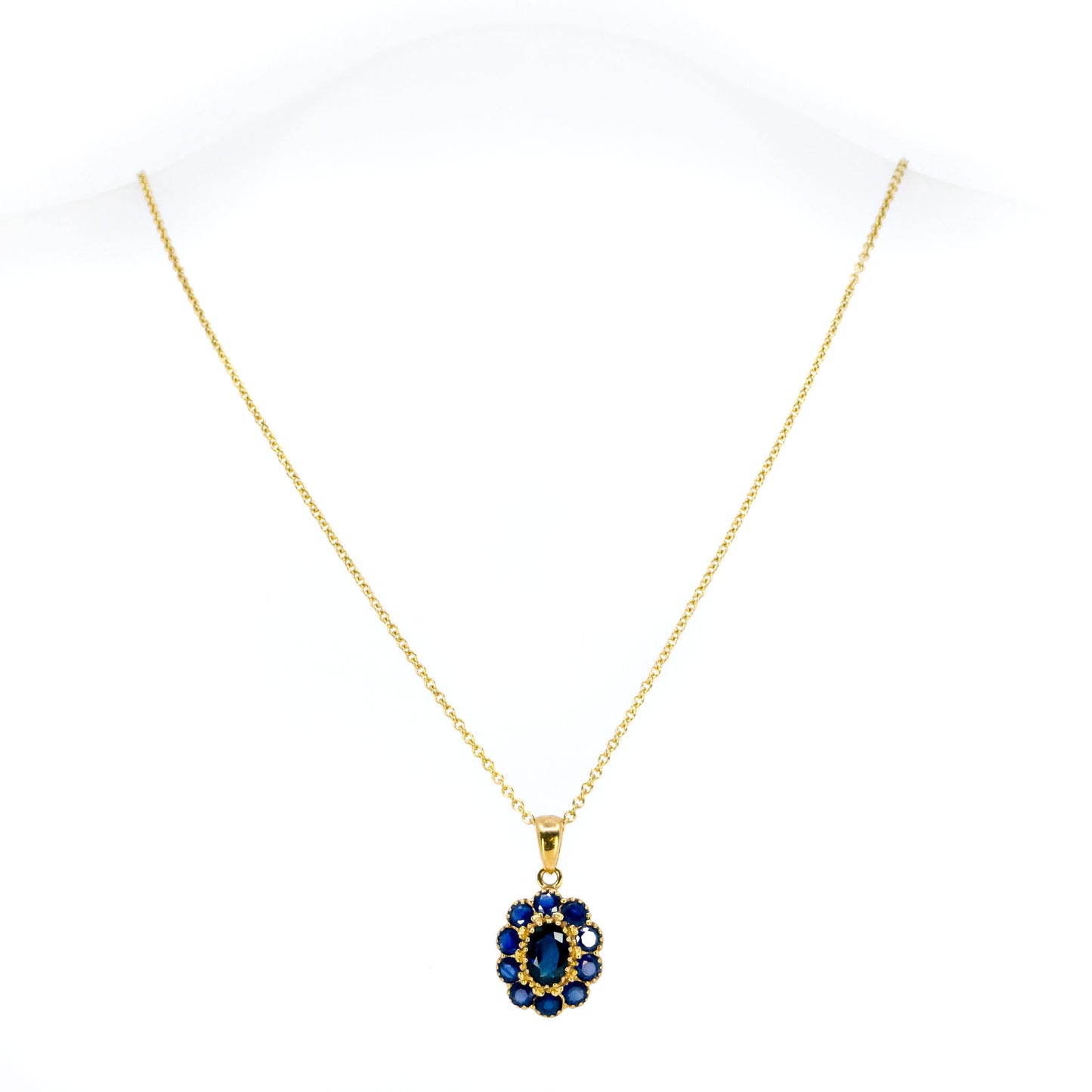 Modern 14 Carat Yellow Gold Sapphire Oval Cluster Pendant, 1.50 Carats