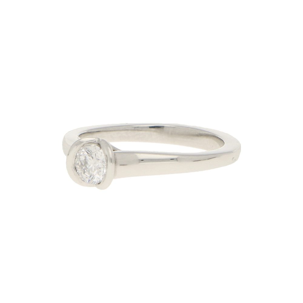 Modern 0.33ct Diamond Solitaire Engagement Ring in Platinum, single stone diamond in beautifully hand crafted setting, E/F colour and SI2 clarity. London hallmarks, Circa 2015