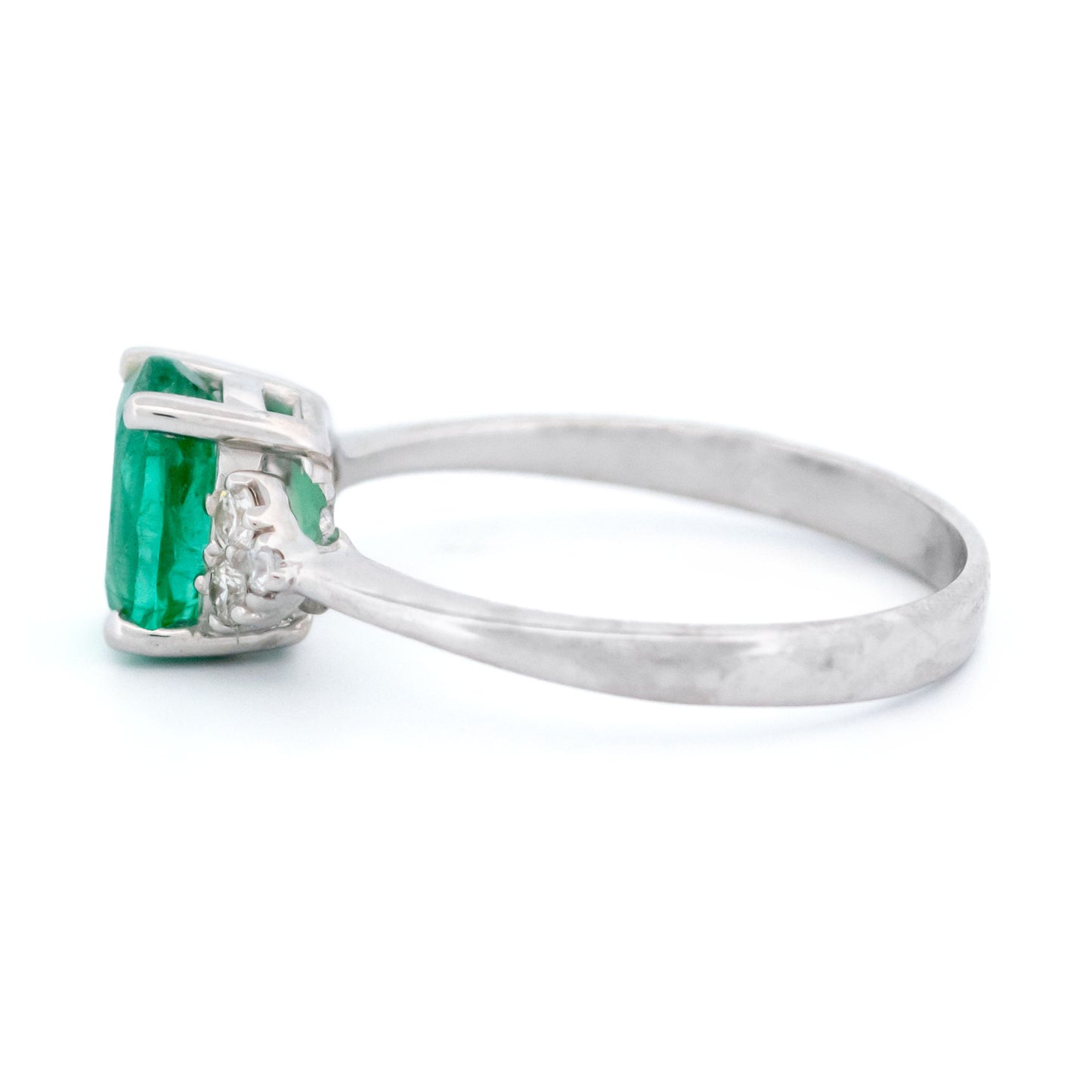 Contemporary 18 Carat White Gold Emerald and Diamond Ring, 1.30 Carats