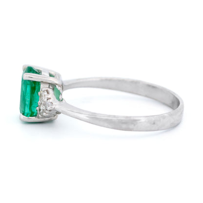 Contemporary 18 Carat White Gold Emerald and Diamond Ring, 1.30 Carats