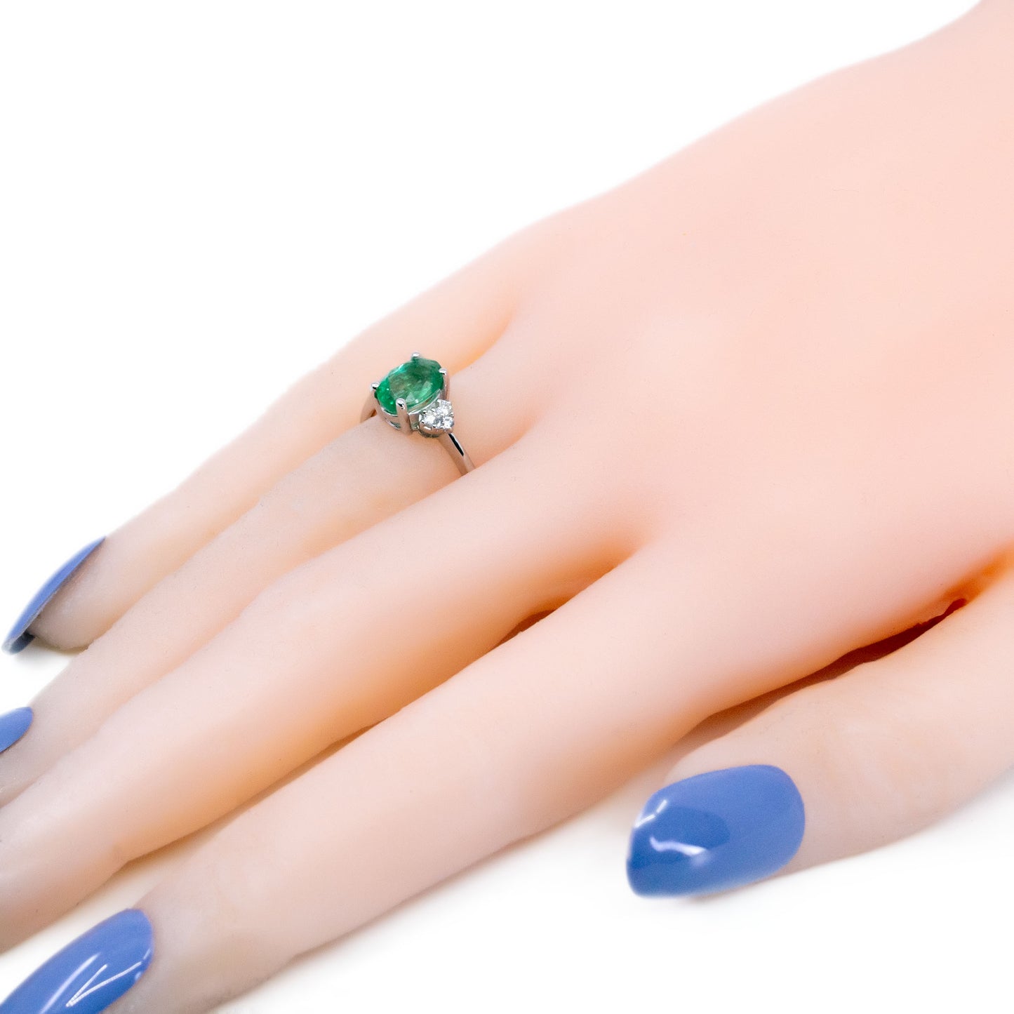 Contemporary 18 Carat White Gold Emerald and Diamond Ring, 1.30 Carats