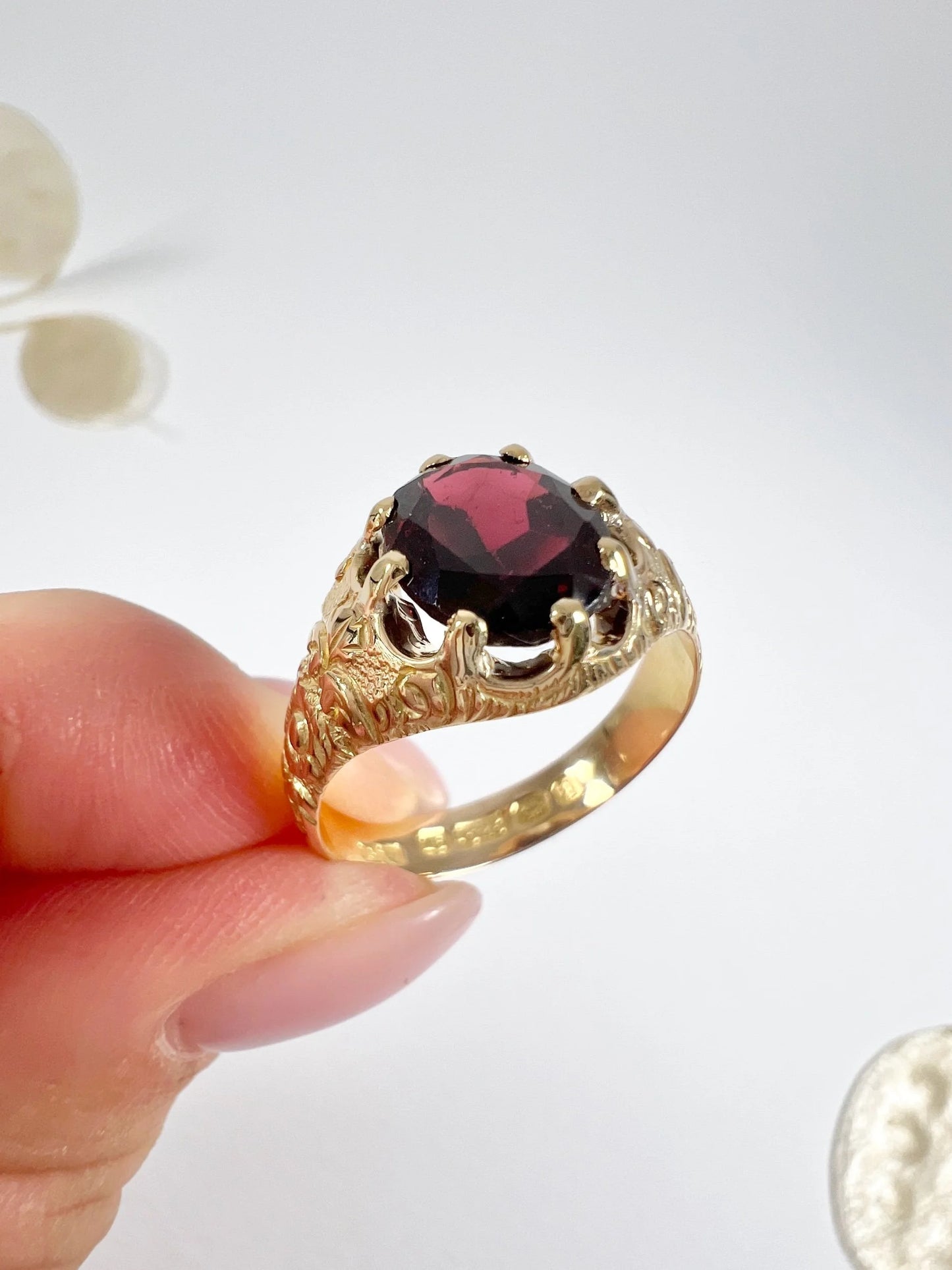Antique 15ct Yellow Gold Stamped, Fancy Victorian Faceted Oval Garnet Ring, Hallmarked Birmingham 1890