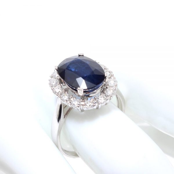 Vintage 3.50ct Oval Sapphire and Diamond Cluster Ring in 18ct White Gold, Circa 1970s
