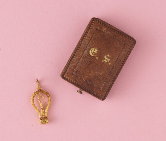 Antique Victorian 18ct Gold Button Hook Pendant; unique 19th century 18ct yellow gold pendant with a button hook, beautifully engraved with scrolls and foliage in its original case with monogram: C.S.