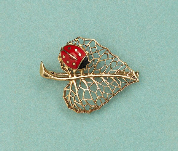 A French 18ct Yellow Gold Leaf Brooch with pierced gold veins and a small ladybird with black and red enamel. Attributed to Cartier, numbered 020 456