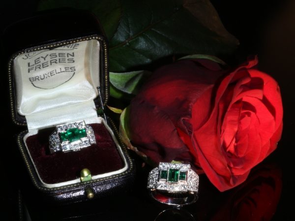 Unique Ring Pair of Original Vintage Emerald and Diamond Platinum Ring and Dummy Model