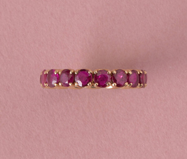 French Ruby Full Eternity Ring in 18ct Yellow Gold; set with seventeen round facetted natural heated rubies, 2.89 carat total. Made in France