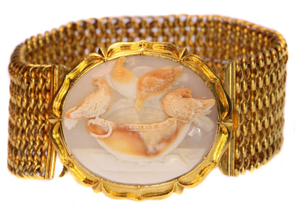 Magnificent antique cameo bracelet with presentation of so-called Doves of Pliny