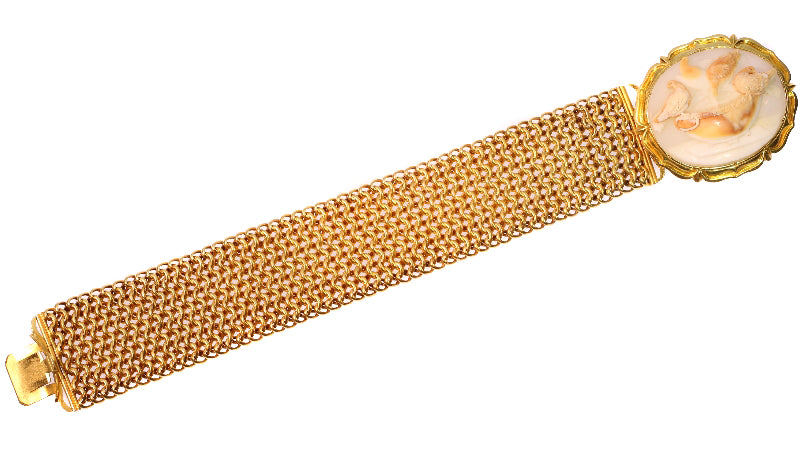 Magnificent antique cameo bracelet with presentation of so-called Doves of Pliny