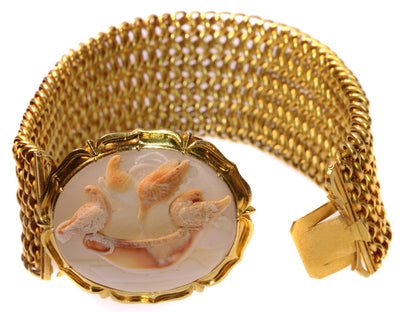 Magnificent antique cameo bracelet with presentation of so-called Doves of Pliny