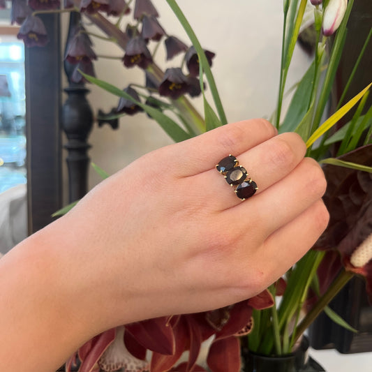 Vintage Italian 6.50ct Oval Garnet Three Stone Trilogy Ring in 18ct Gold