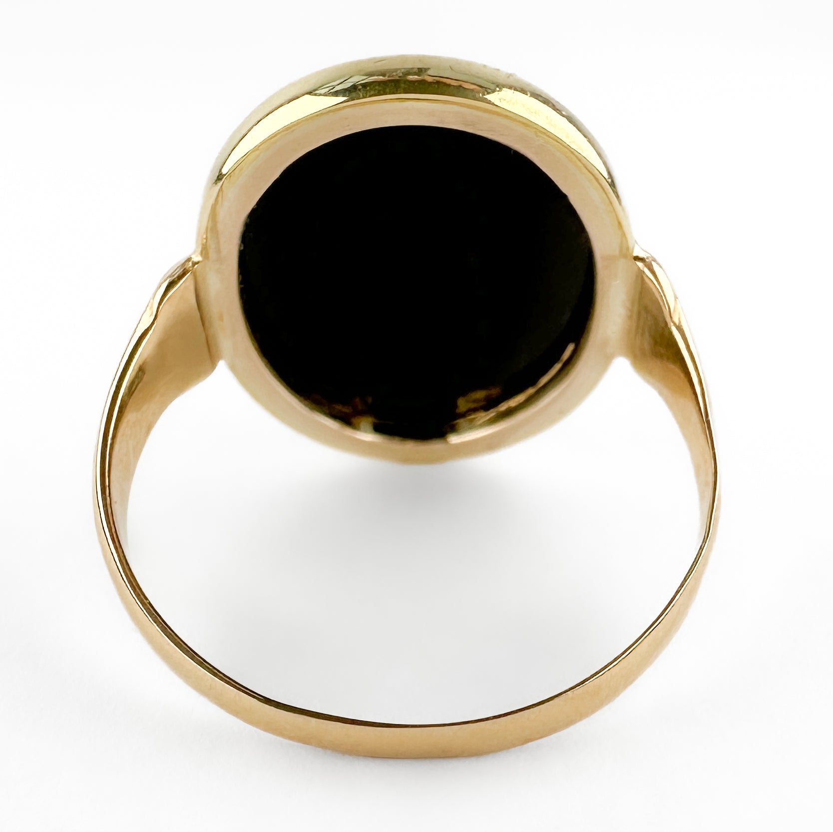 Late Victorian Antique Banded Agate Cameo Ring