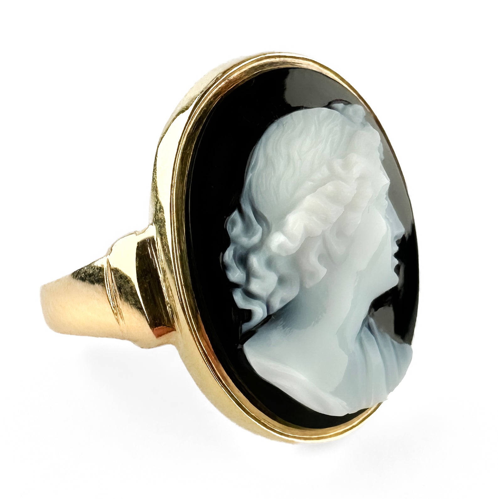 Late Victorian Antique Banded Agate Cameo Ring