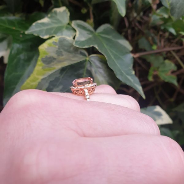 Morganite and Diamond Oval Cluster Ring in 18ct Rose Gold, 2.54 carats