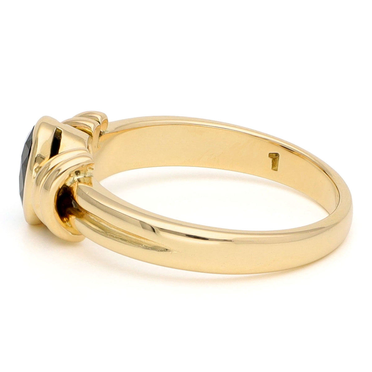 14 Carat Yellow Gold Solitaire Oval Sapphire Ring, 0.90 Carat