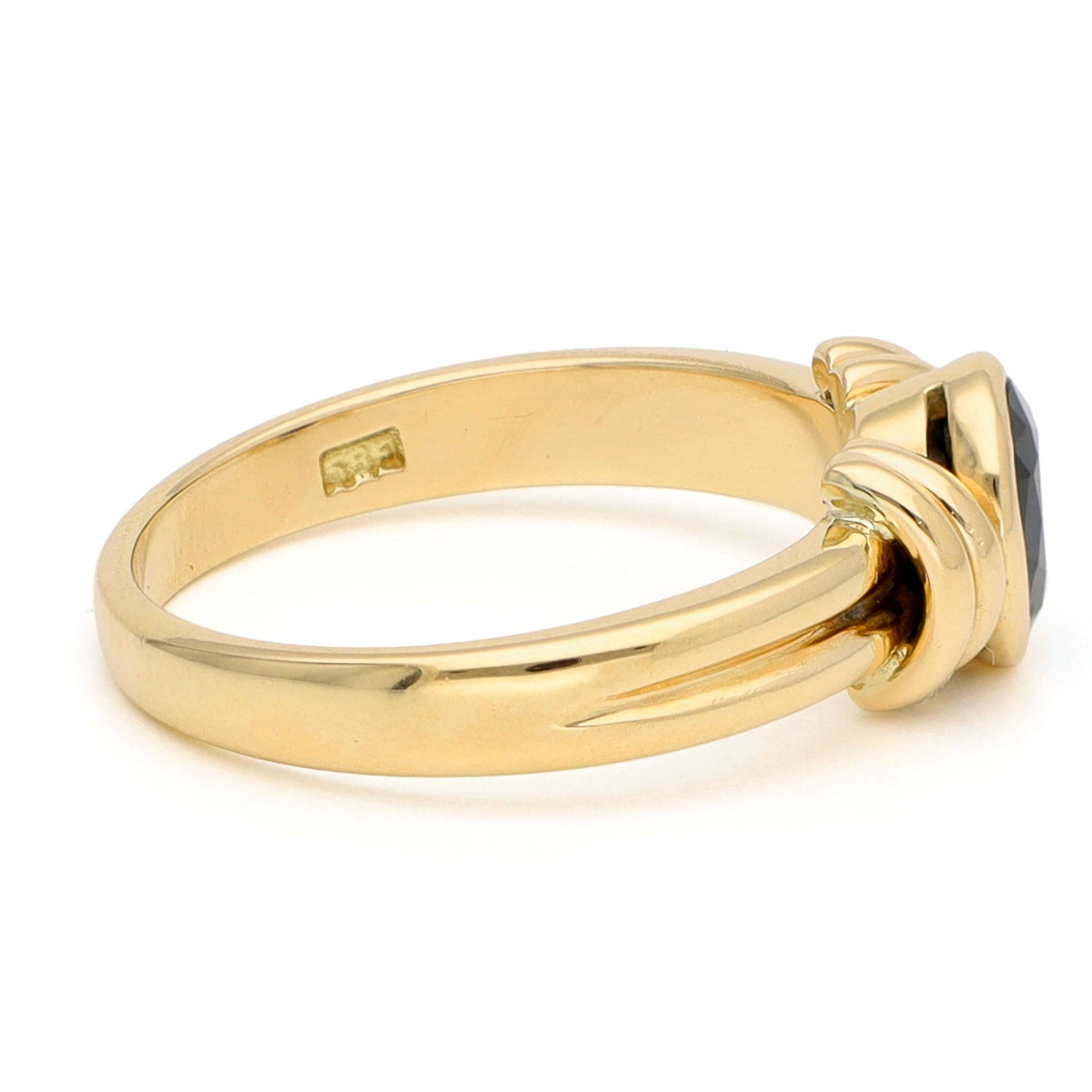 14 Carat Yellow Gold Solitaire Oval Sapphire Ring, 0.90 Carat