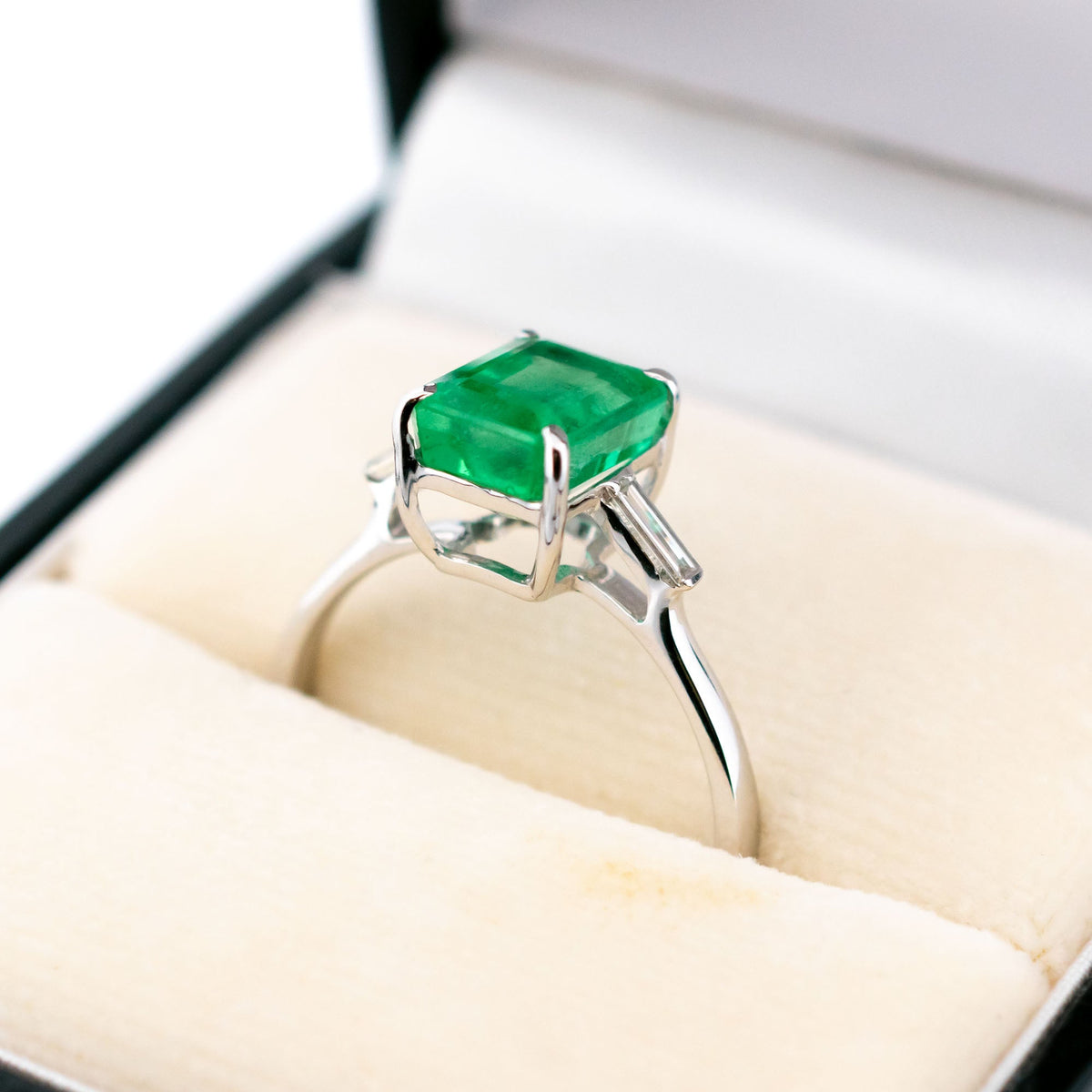 Vintage 14 Carat White Gold, Zambian Emerald and Diamond Ring with Certificate, 2.20 Carats