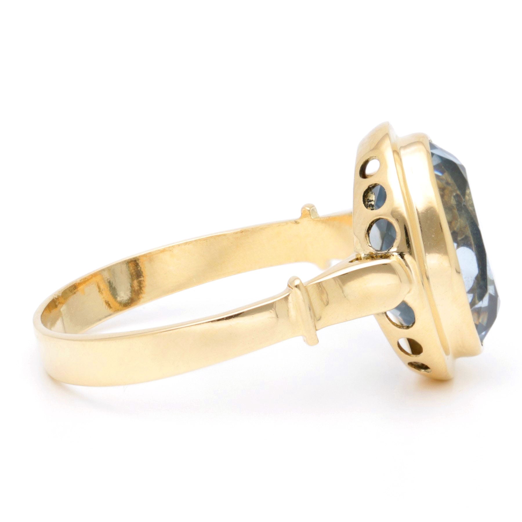 Aquamarine 18 Carat Gold Solitaire Ring