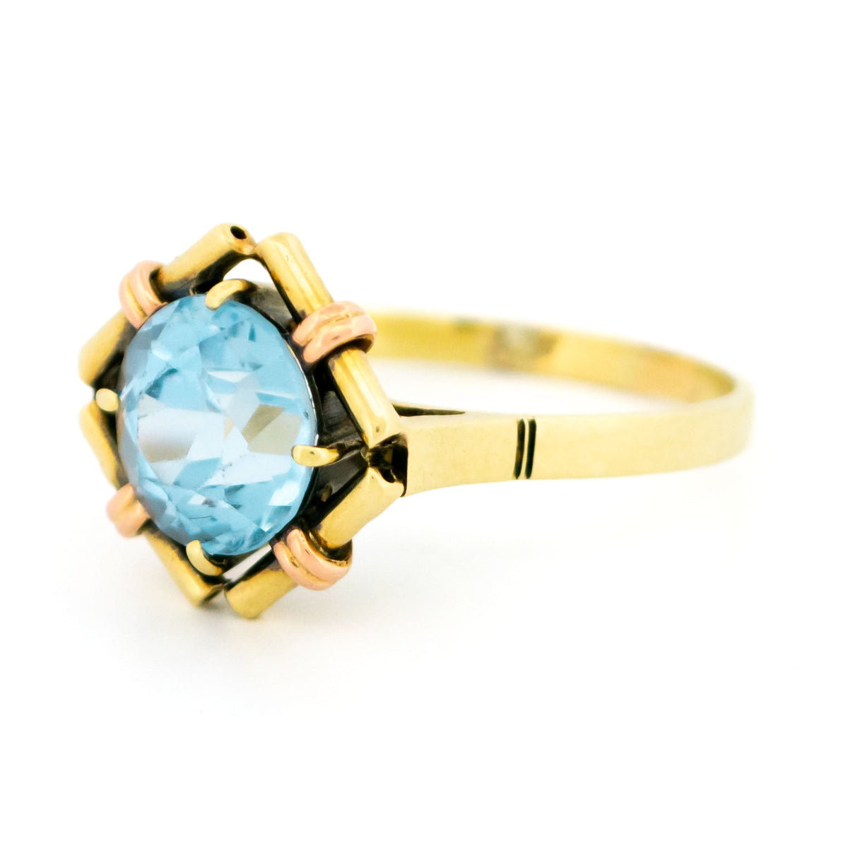 Vintage 14 Carat Yellow Gold Solitaire Blue Topaz Ring, 3.30 Carats