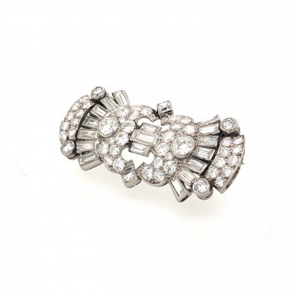 Art Deco Baguette and Brilliant Diamond Brooch in Platinum, 4.30 carat total