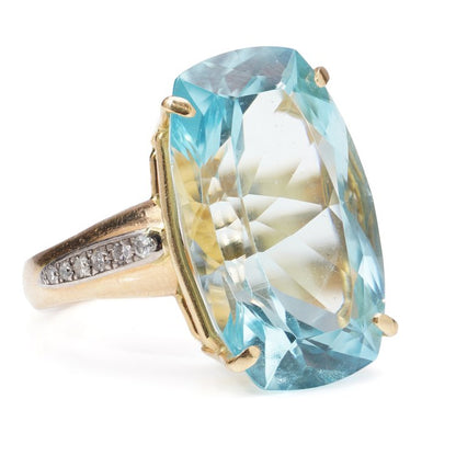 Stunning 19ct Aquamarine and Diamond Cocktail Ring