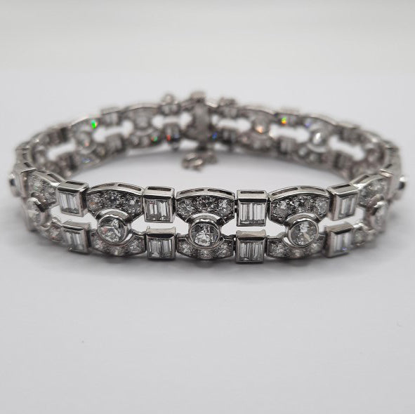 Fine Art Deco Diamond Bracelet in Platinum