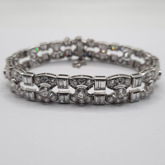 Fine Art Deco Diamond Bracelet in Platinum
