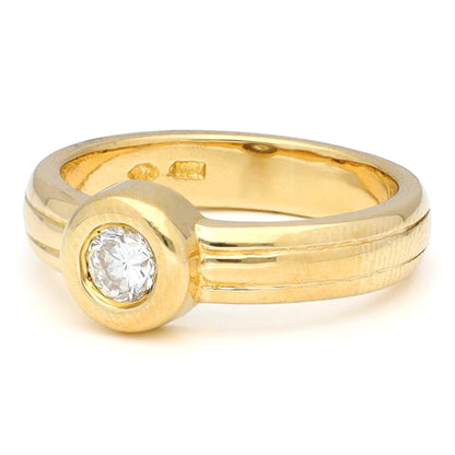 Vintage Single Stone Diamond Solitaire Punto Luce Engagement Ring in 18ct Yellow Gold