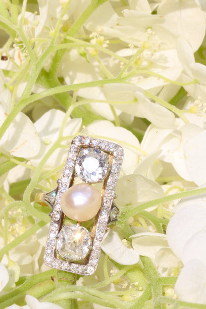 A diamond and pearl elongated plaque ring in yellow gold and platinum, with flowers