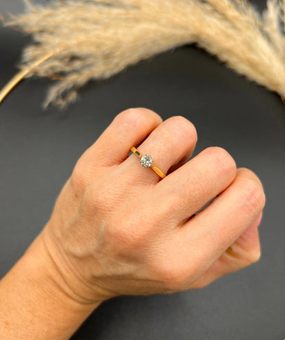Vintage 18 ct Yellow Gold Diamond Single Stone Engagement Ring