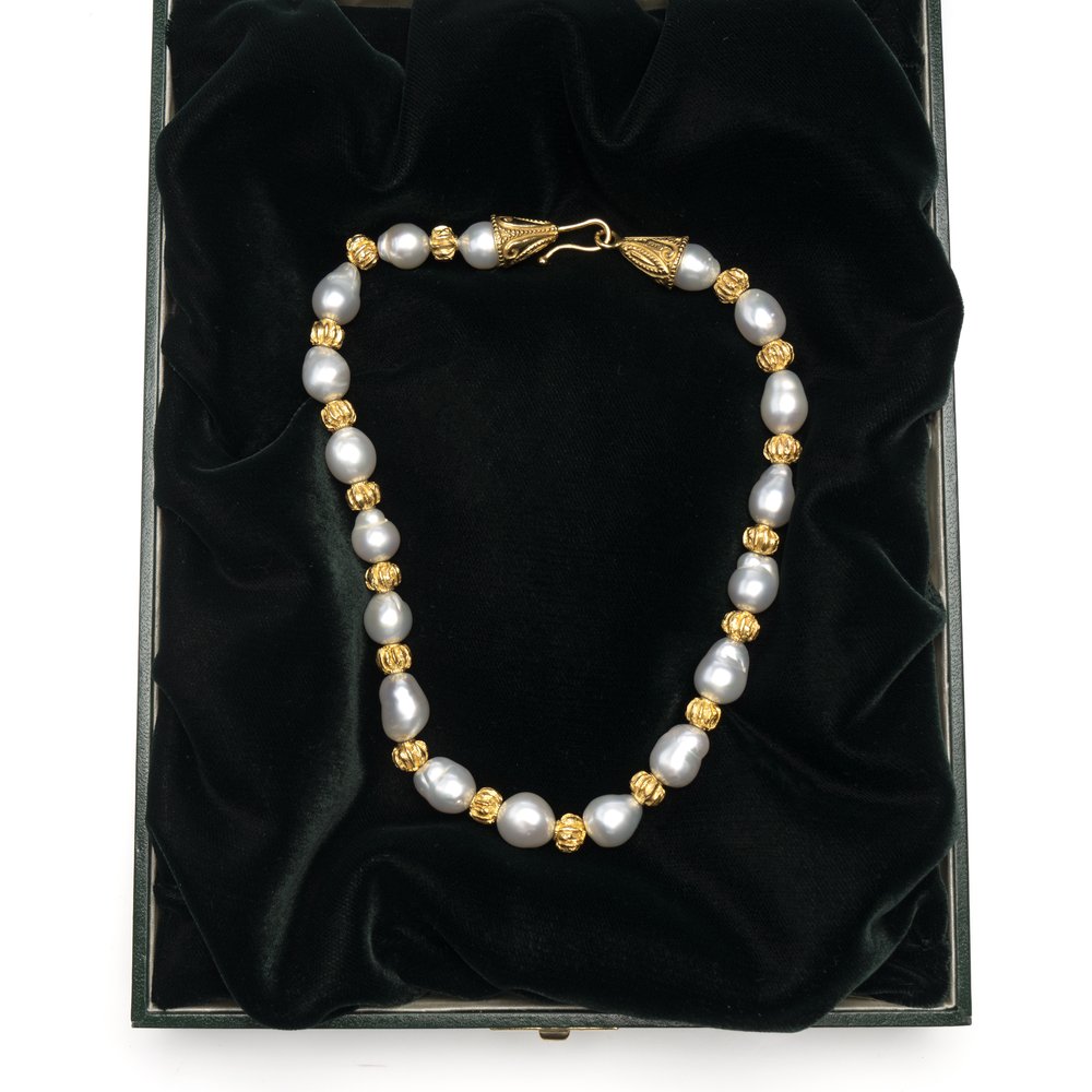 Elizabeth Gage 22ct Gold and South Sea Pearl Necklace