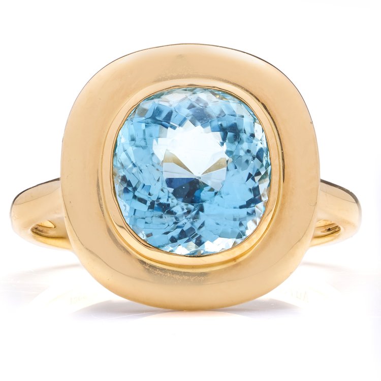 Modern 2.35ct Natural Aquamarine and 18ct Yellow Gold Ring