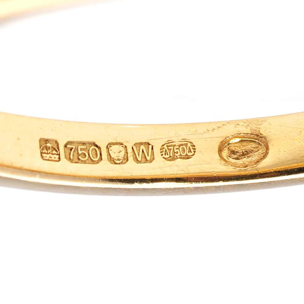 Three-stone diamond and ruby ring in 18 carat yellow gold. 